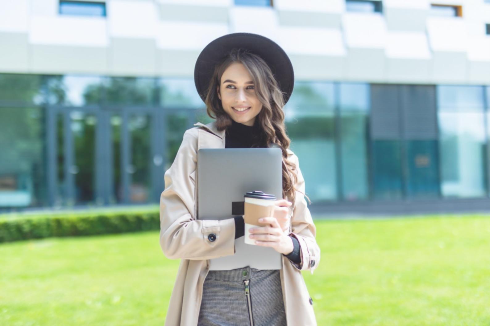 Professionelle Finanzberatung in entspannter Atmosphäre – persönliche Gespräche sind die Grundlage für nachhaltige finanzielle Entscheidungen